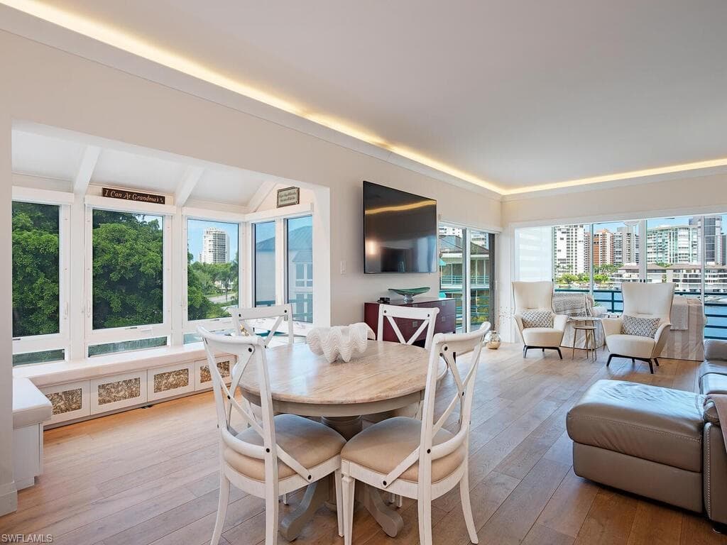 355 Park Shore Dr 1-144, Naples, FL 34103-3