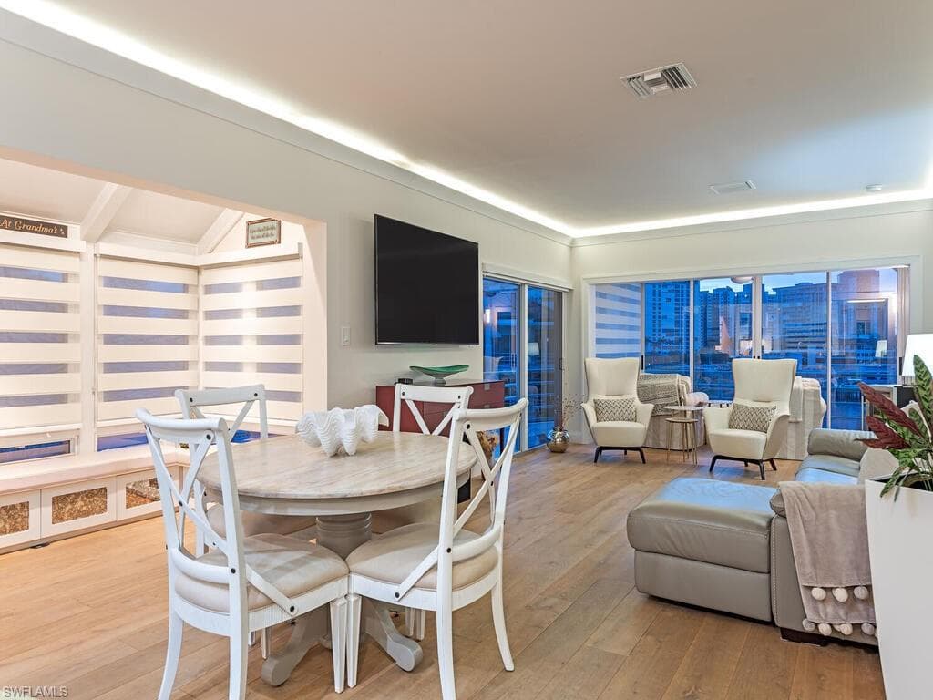 355 Park Shore Dr 1-144, Naples, FL 34103-4