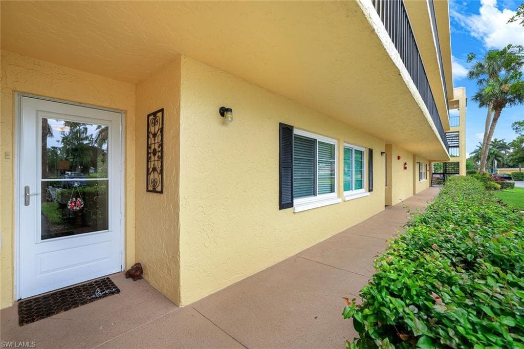 1086 Forest Lakes Dr 9106, Naples, FL 34105-3