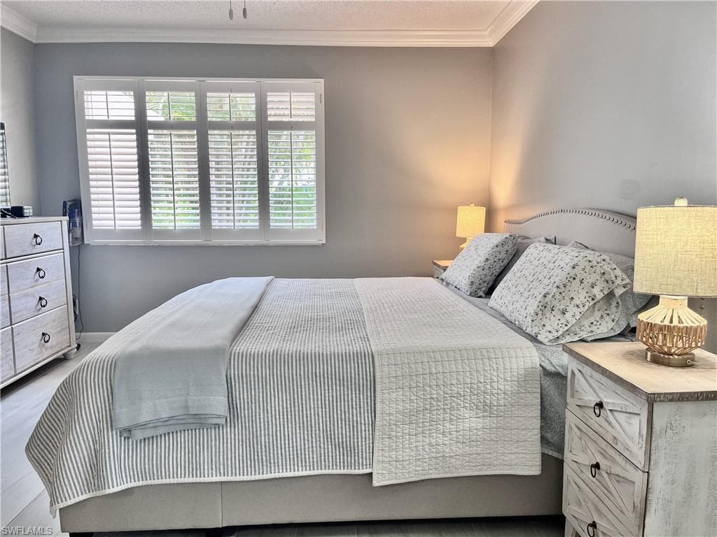 34 Glades Blvd 1, Naples, FL 34112-9