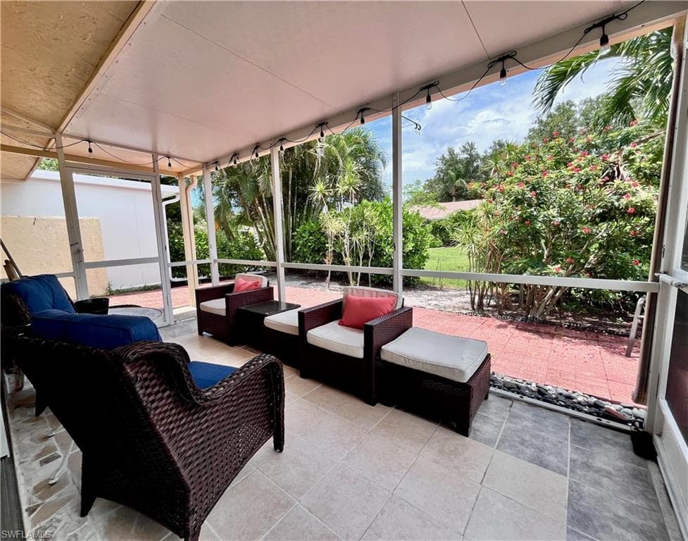 34 Glades Blvd 1, Naples, FL 34112-21