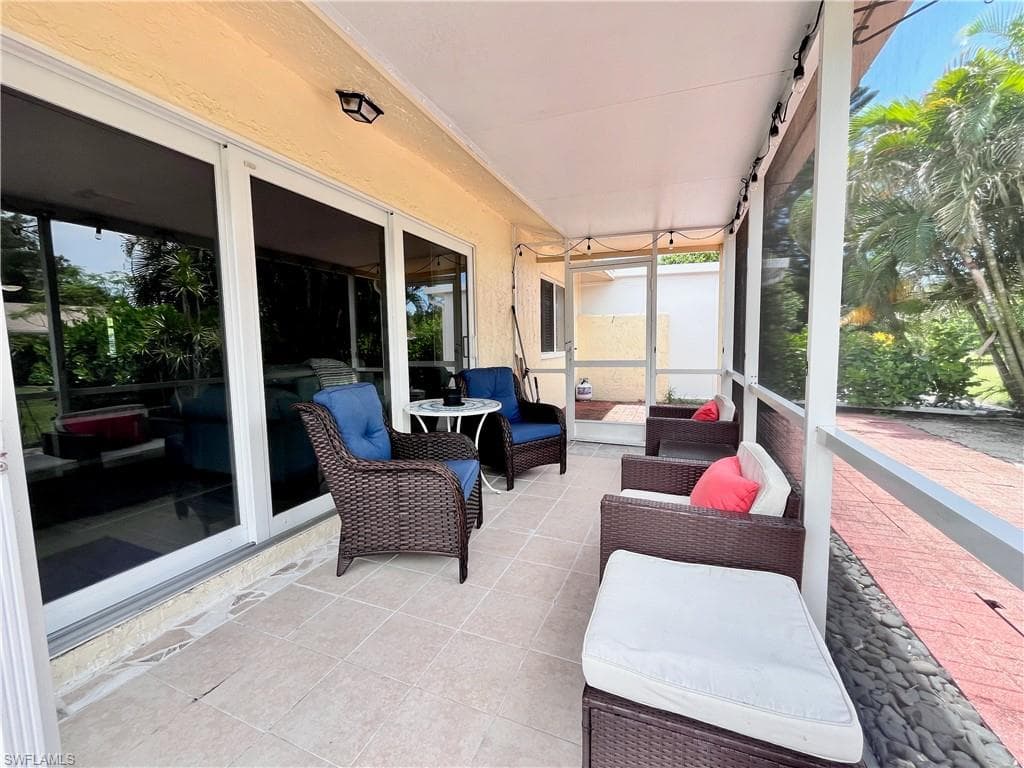 34 Glades Blvd 1, Naples, FL 34112-22