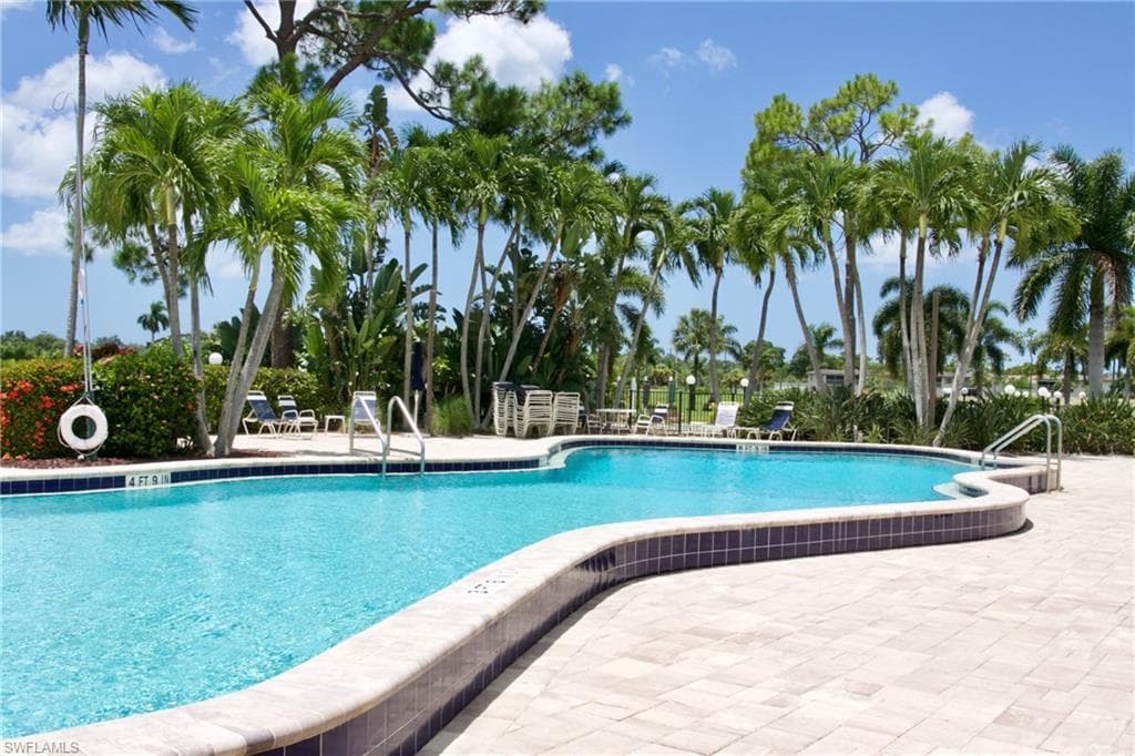 34 Glades Blvd 1, Naples, FL 34112-27