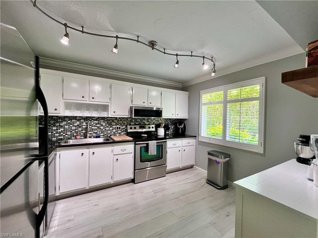 34 Glades Blvd 1, Naples, FL 34112-6
