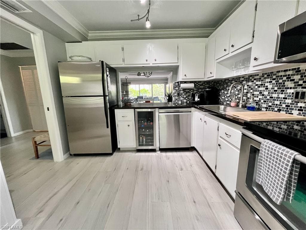 34 Glades Blvd 1, Naples, FL 34112-8