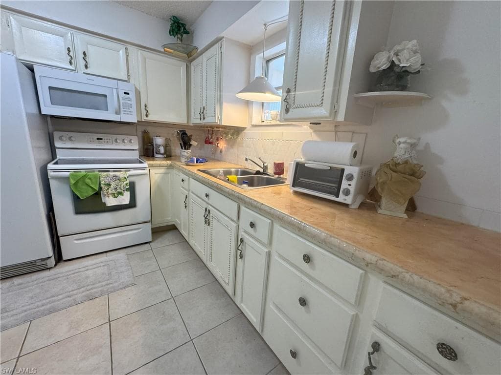 2157 Dominica Ave, Fort Myers, FL 33905-8