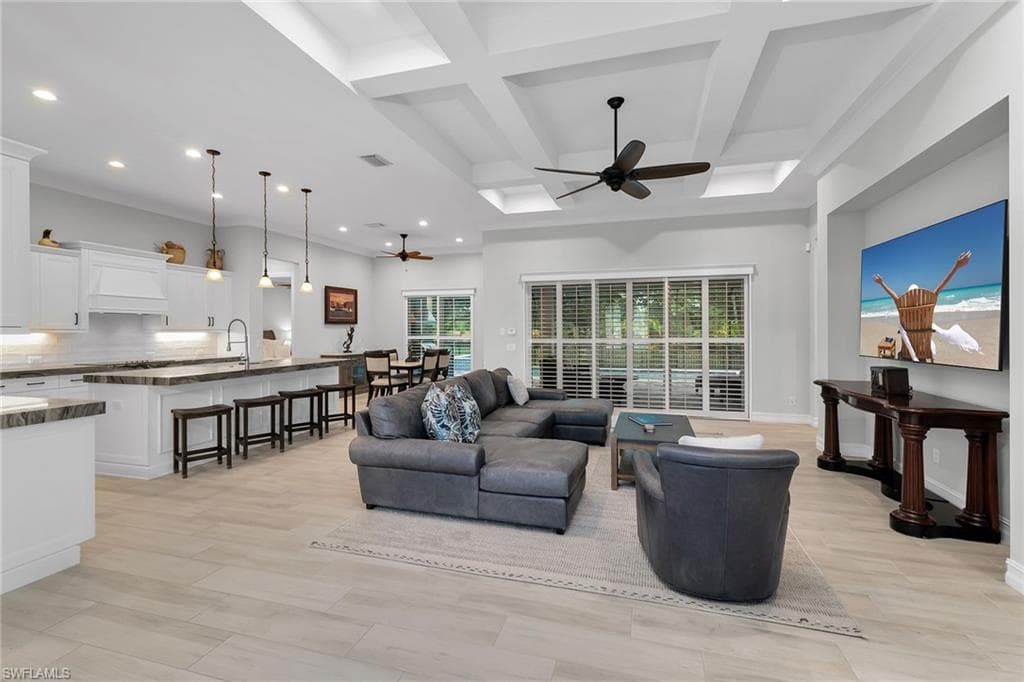 14224 Laguna Springs Ln, Naples, FL 34114-4