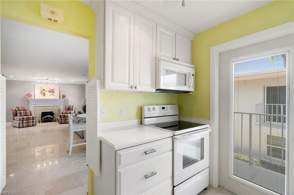 656 12th Ave S 656, Naples, FL 34102-19
