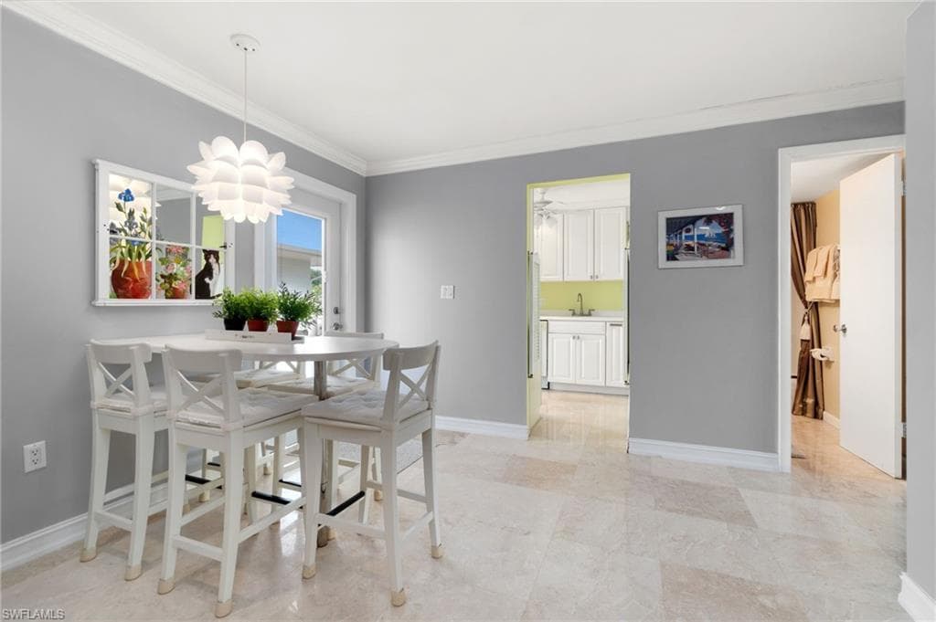 656 12th Ave S 656, Naples, FL 34102-21