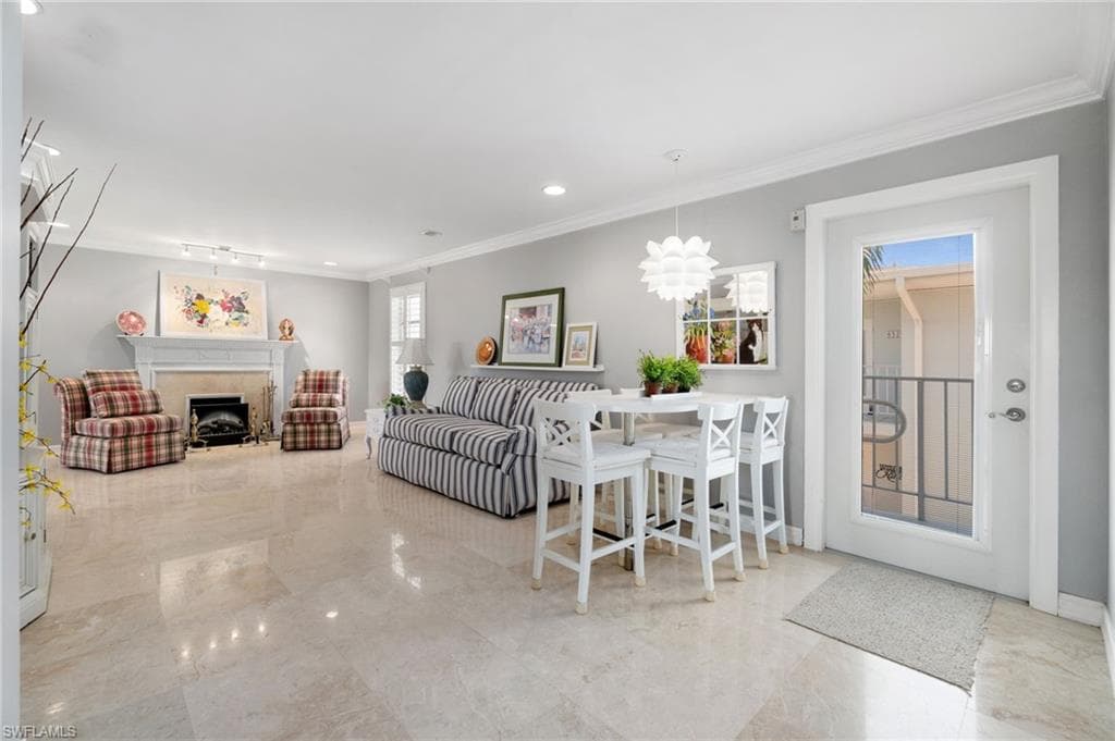 656 12th Ave S 656, Naples, FL 34102-24