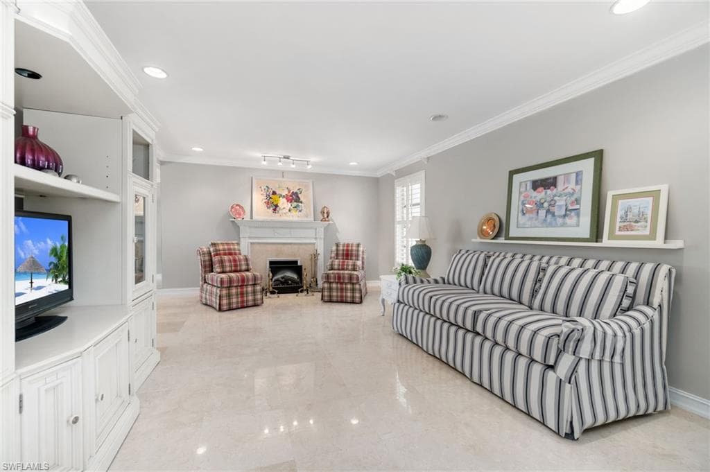 656 12th Ave S 656, Naples, FL 34102-25