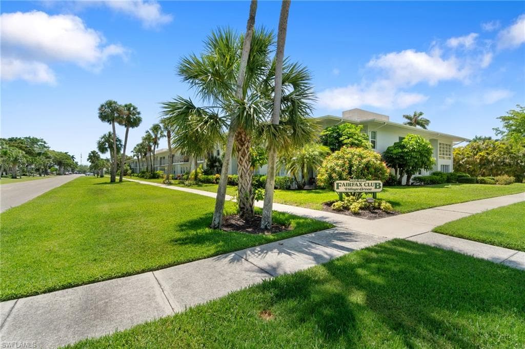 656 12th Ave S 656, Naples, FL 34102-31