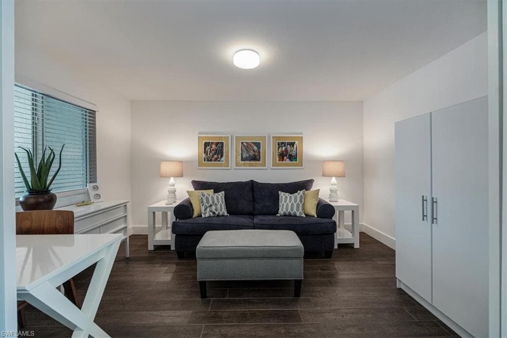 10682 Gulf Shore Dr C302, Naples, FL 34108-8