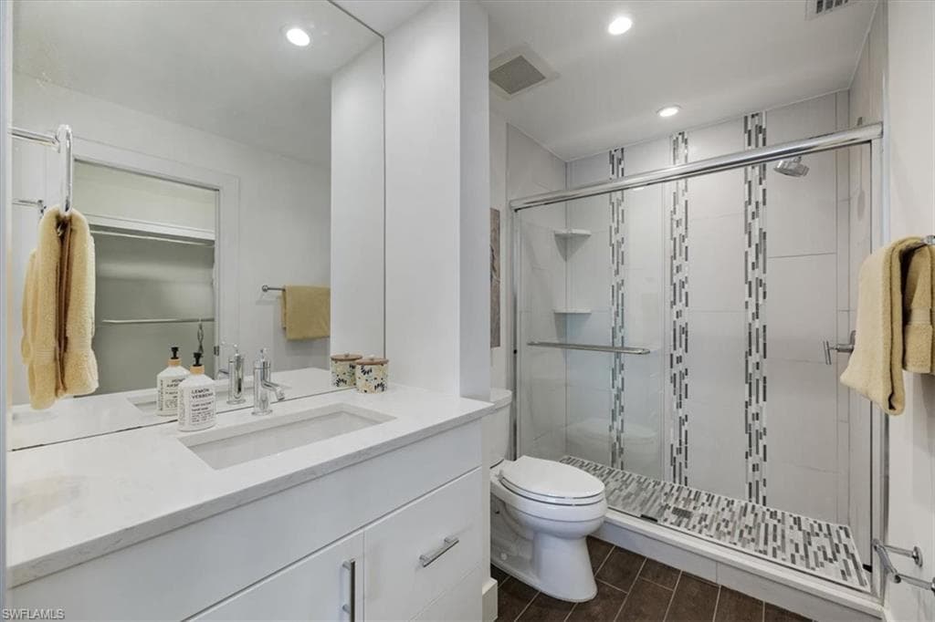 10682 Gulf Shore Dr C302, Naples, FL 34108-11