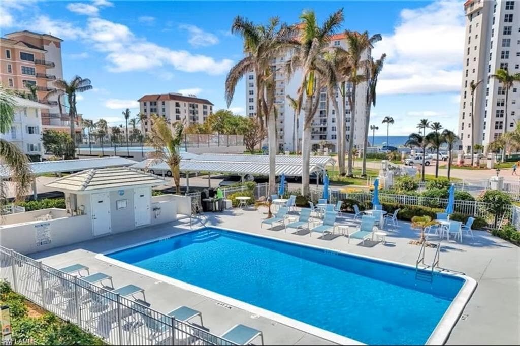 10682 Gulf Shore Dr C302, Naples, FL 34108-15