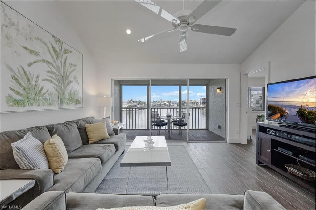 10682 Gulf Shore Dr C302, Naples, FL 34108-2