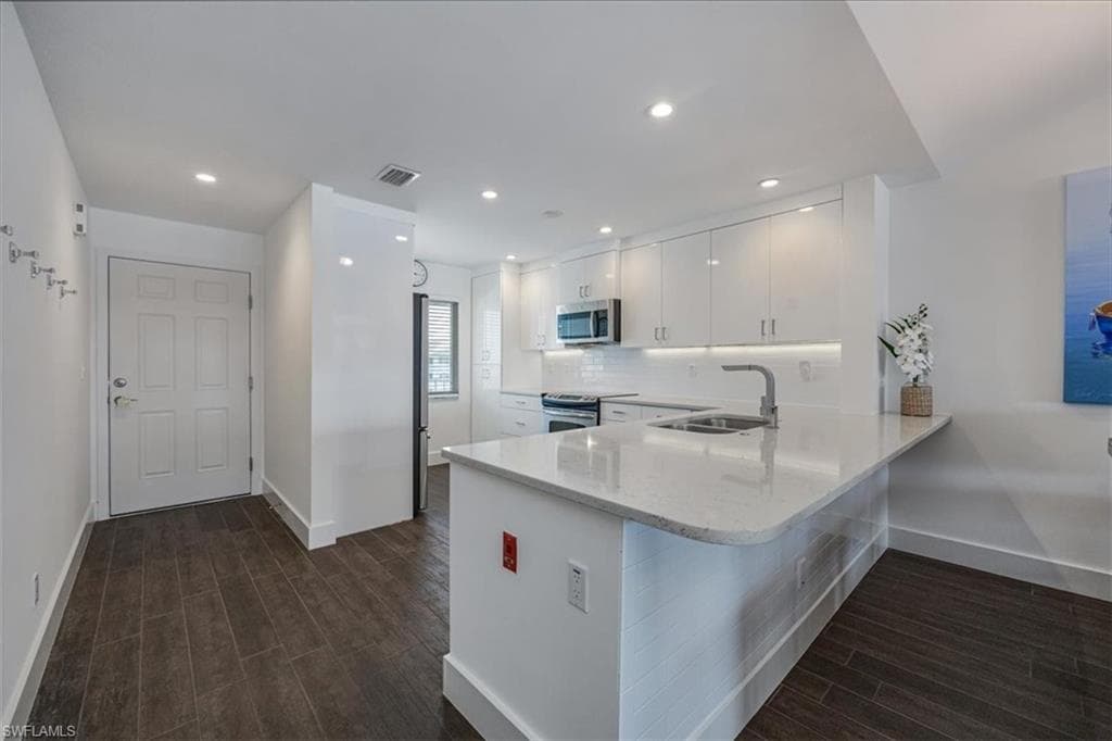 10682 Gulf Shore Dr C302, Naples, FL 34108-4