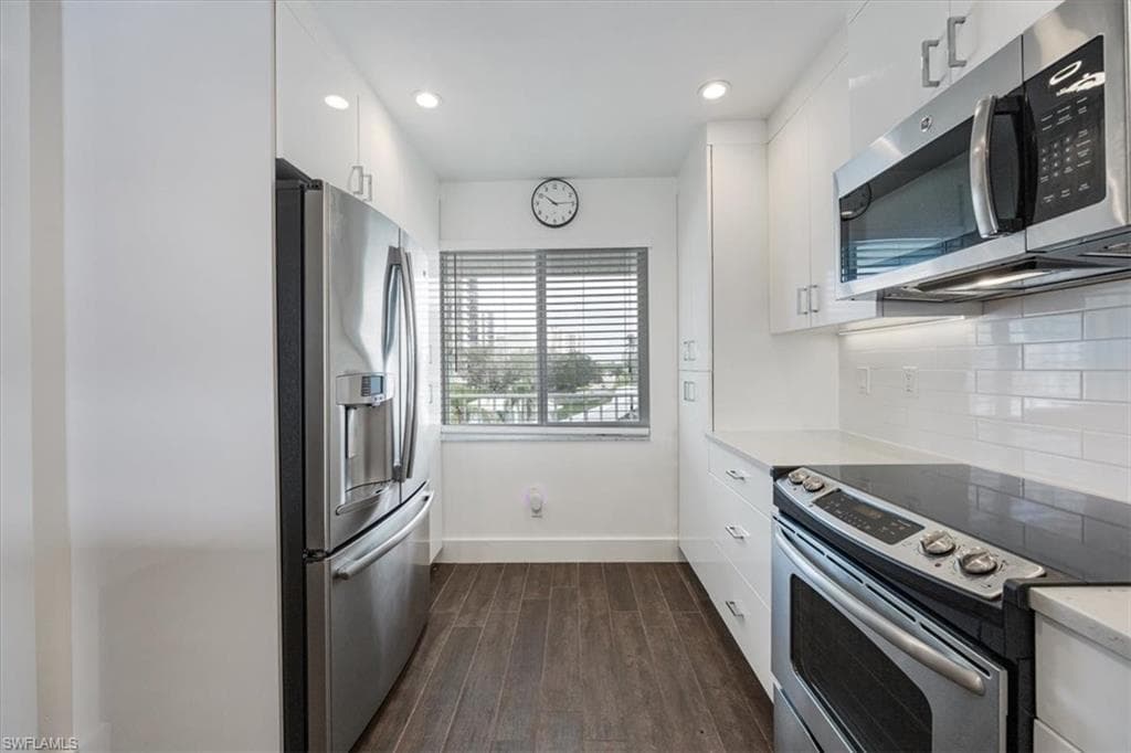 10682 Gulf Shore Dr C302, Naples, FL 34108-5