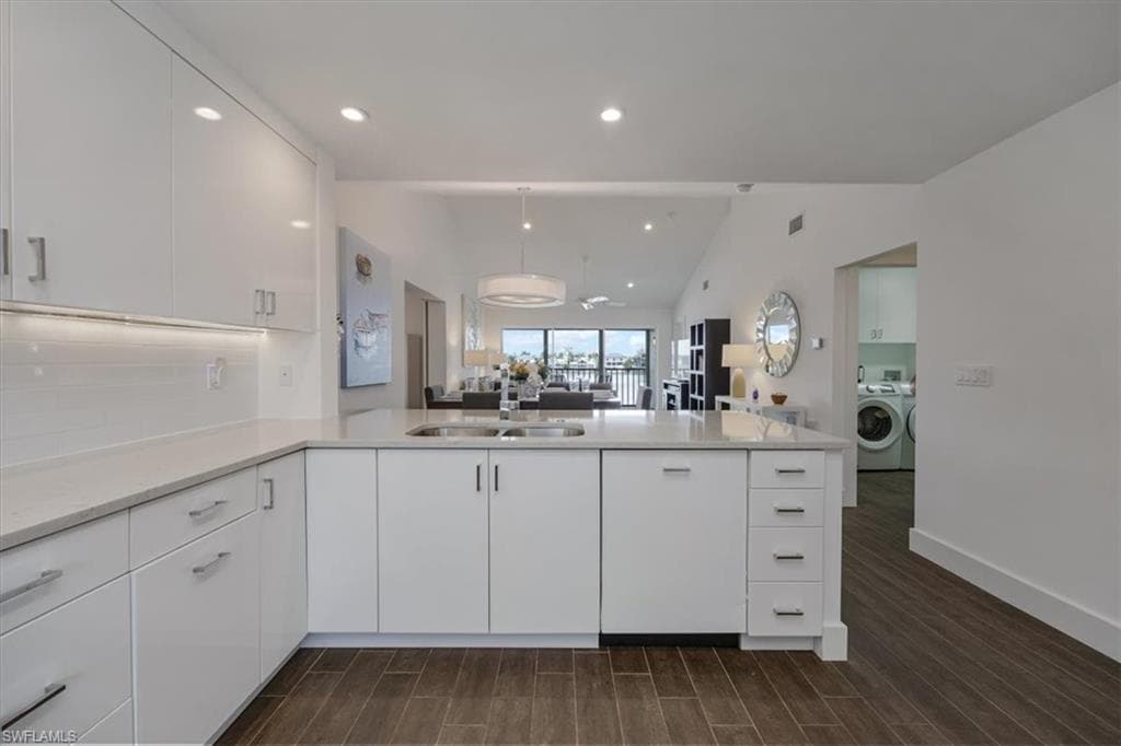 10682 Gulf Shore Dr C302, Naples, FL 34108-6