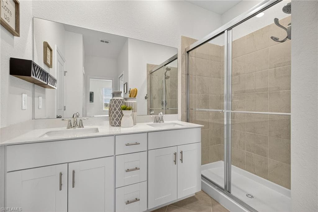 2937 Tardiff Dr, Naples, FL 34120-17