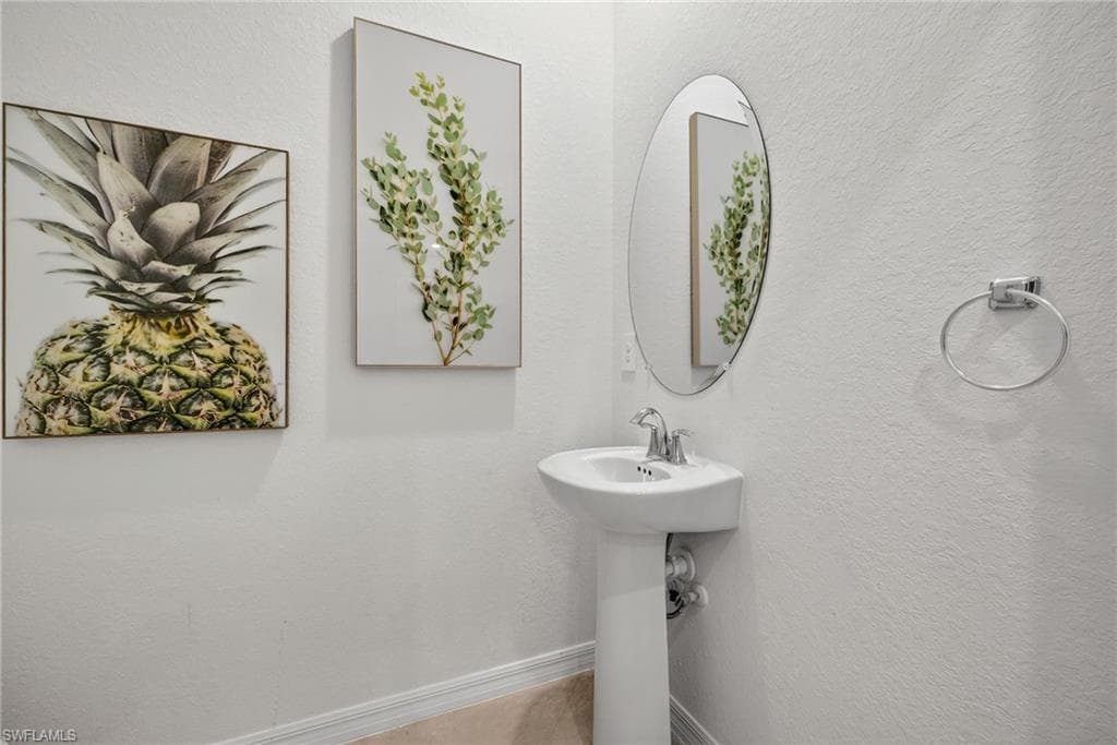 2937 Tardiff Dr, Naples, FL 34120-24