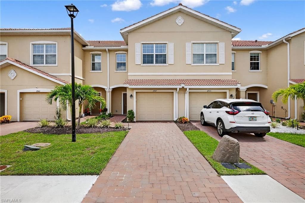 2937 Tardiff Dr, Naples, FL 34120-2