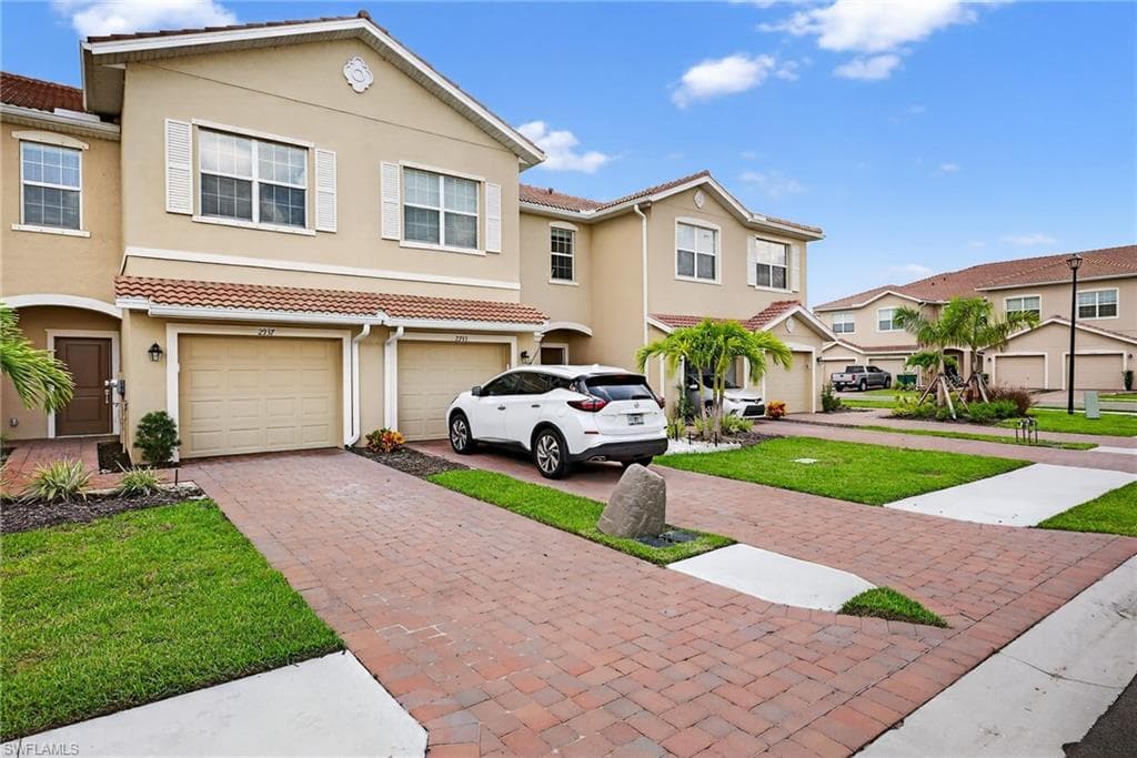 2937 Tardiff Dr, Naples, FL 34120-3
