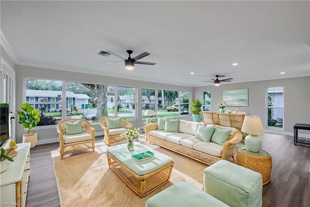 233 Yorkshire Ct, Naples, FL 34112-6