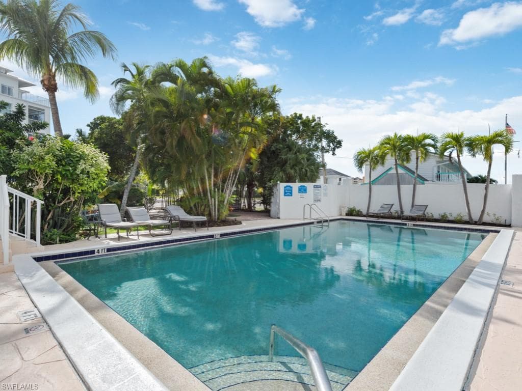 160 Palm St 202, Marco Island, FL 34145-17