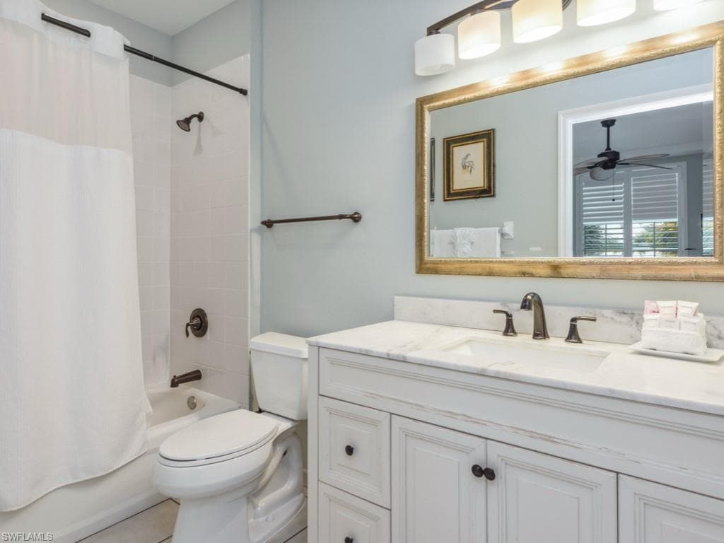 160 Palm St 202, Marco Island, FL 34145-8
