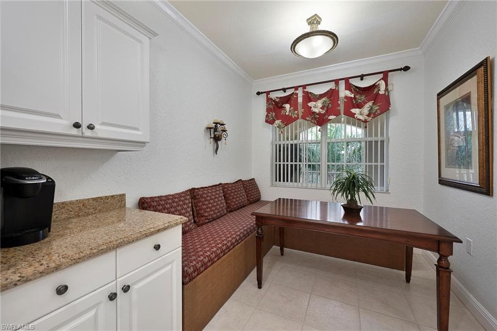 4844 Hampshire Ct 305, Naples, FL 34112-10