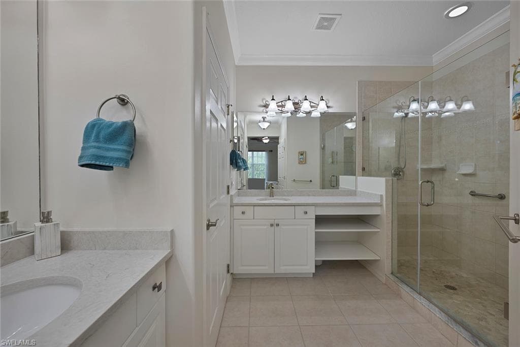 4844 Hampshire Ct 305, Naples, FL 34112-13