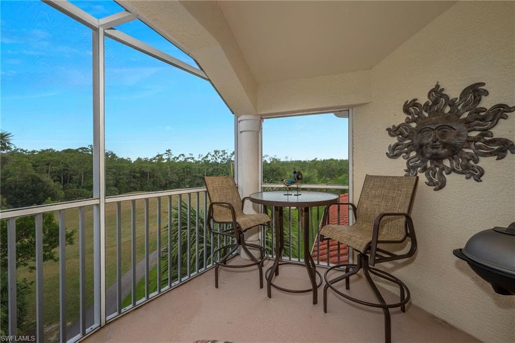 4844 Hampshire Ct 305, Naples, FL 34112-17