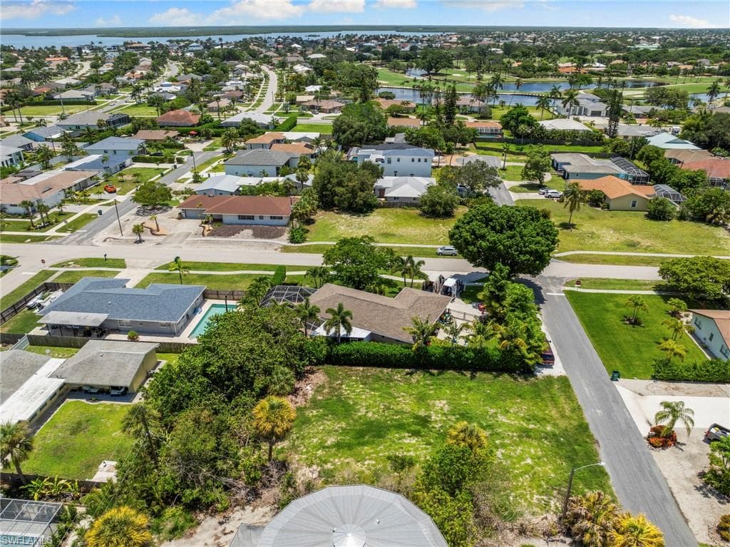 410 Quail Dr, Marco Island, FL 34145-7