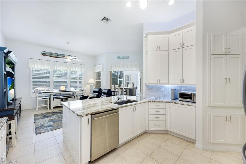 20552 Foxworth Cir, Estero, FL 33928-9