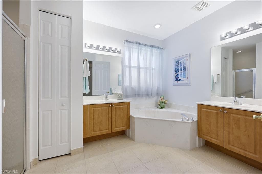 20552 Foxworth Cir, Estero, FL 33928-20