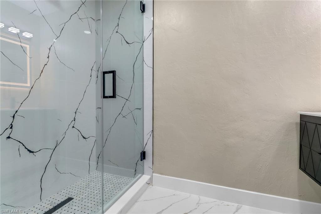431 1st St NW, Naples, FL 34120-18