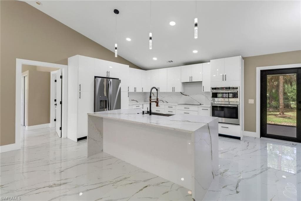 431 1st St NW, Naples, FL 34120-3