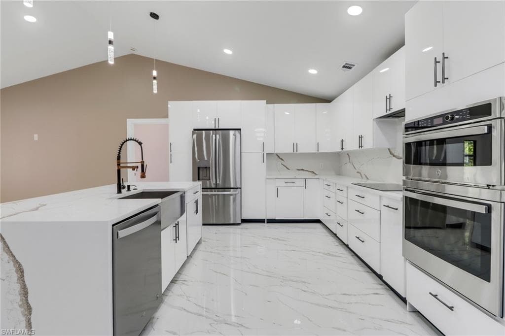 431 1st St NW, Naples, FL 34120-5