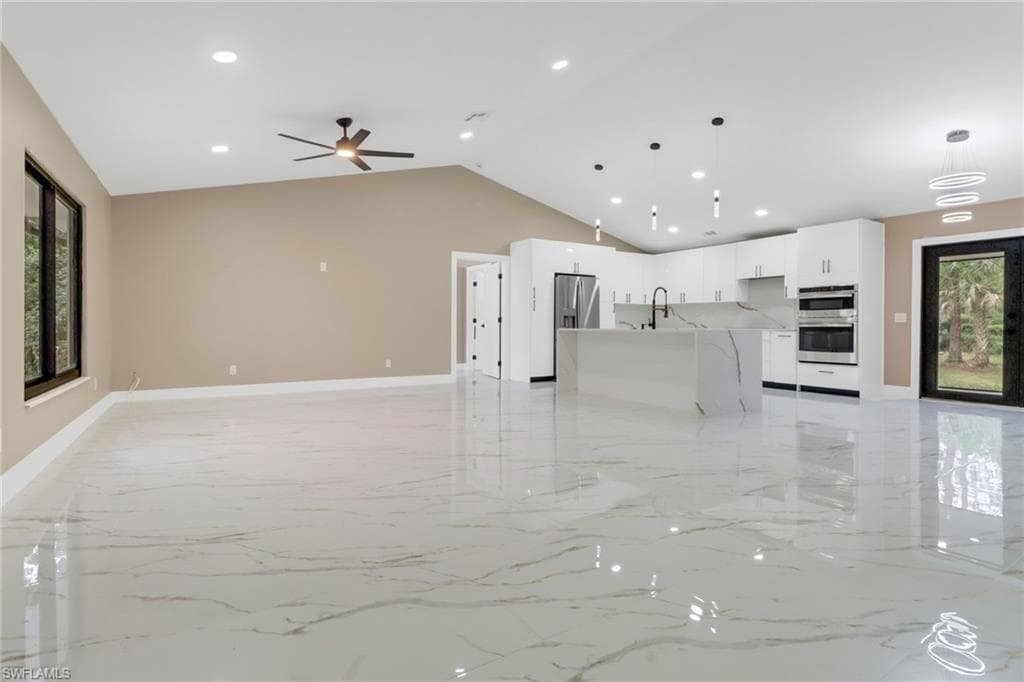 431 1st St NW, Naples, FL 34120-7