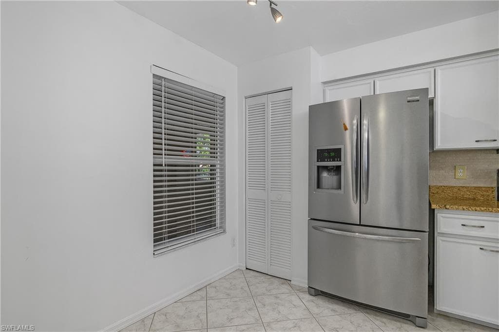 9650 Victoria Ln 201b, Naples, FL 34109-9