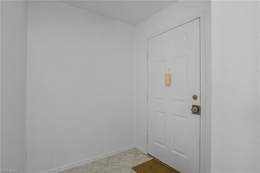 9650 Victoria Ln 201b, Naples, FL 34109-8