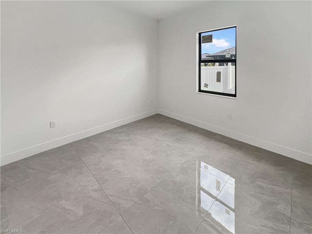 9 14th Ave, Cape Coral, FL 33991-19