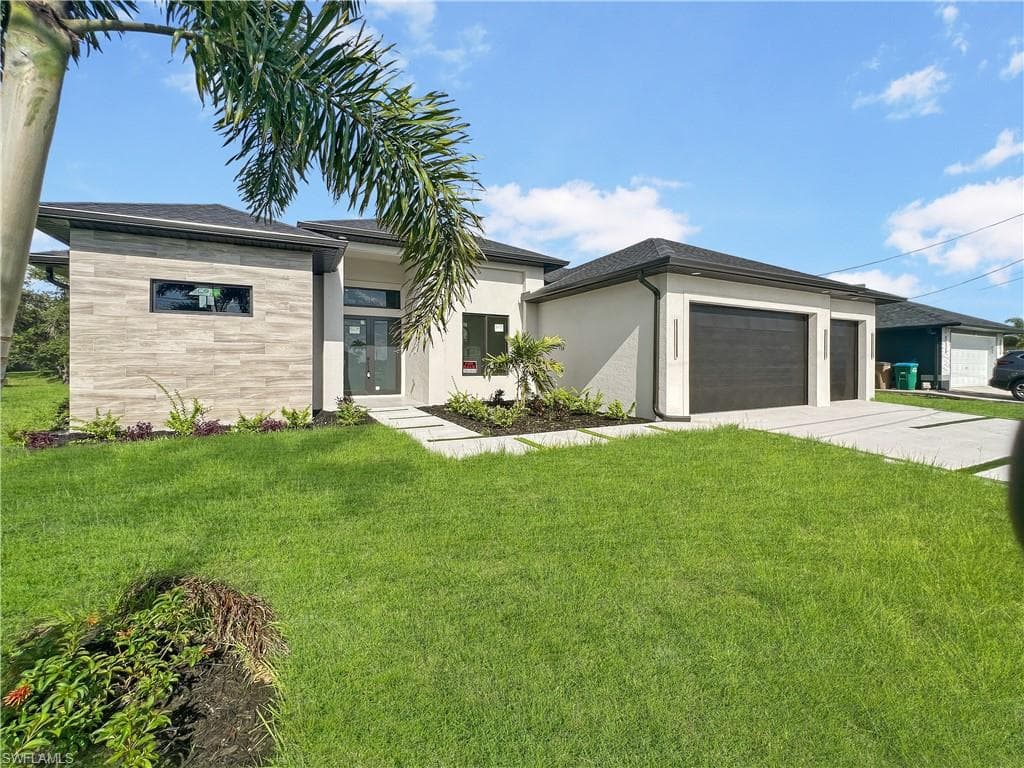 9 14th Ave, Cape Coral, FL 33991-7