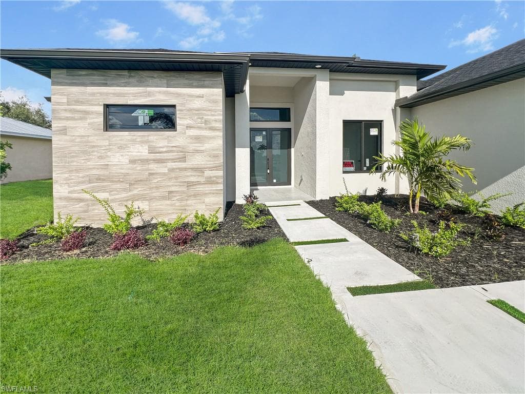 9 14th Ave, Cape Coral, FL 33991-8