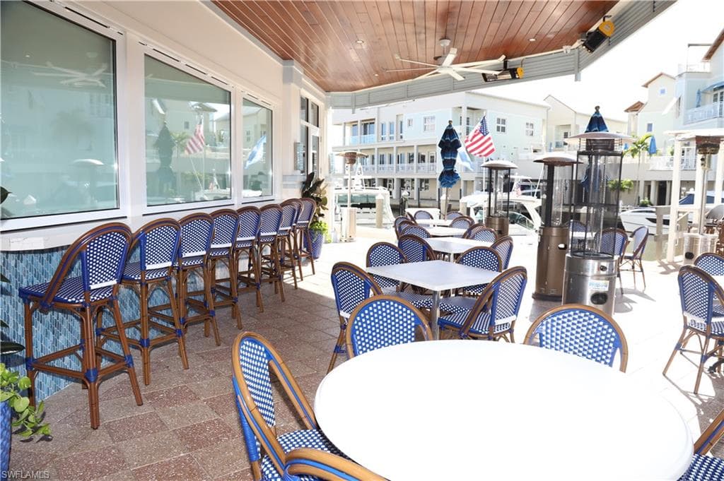 909 10th St S, Naples, FL 34102-14