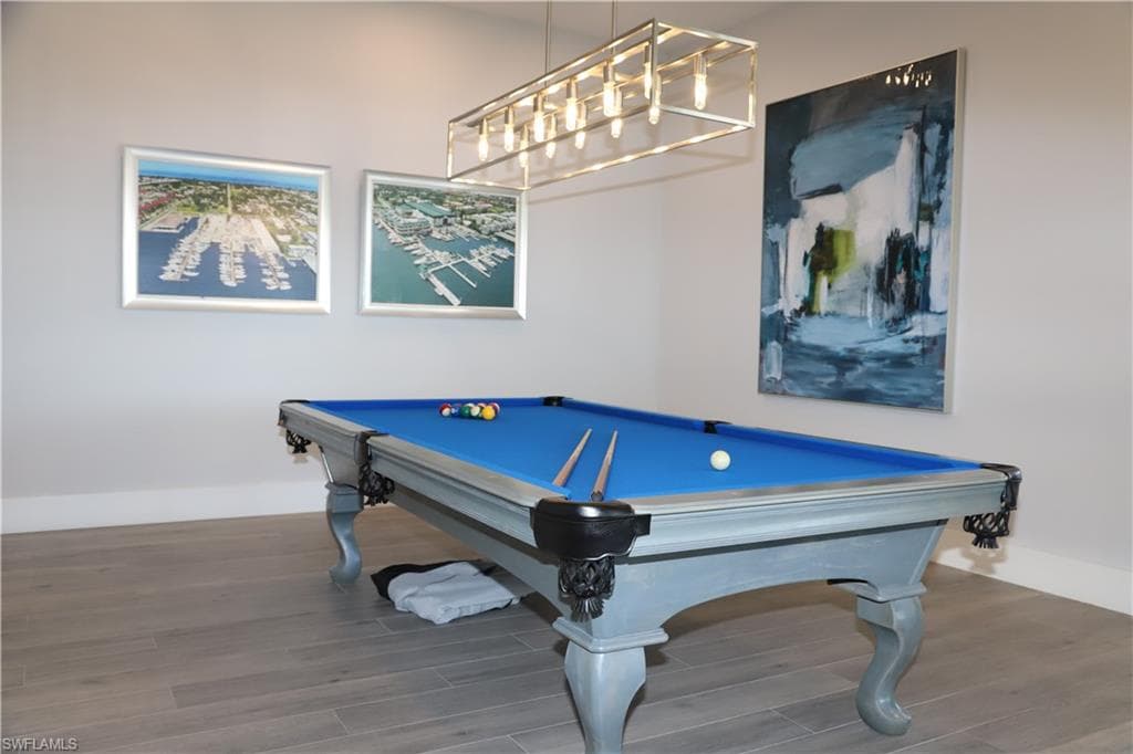 909 10th St S, Naples, FL 34102-4