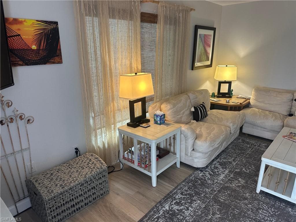 120 Bay Mar Dr, Fort Myers Beach, FL 33931-8