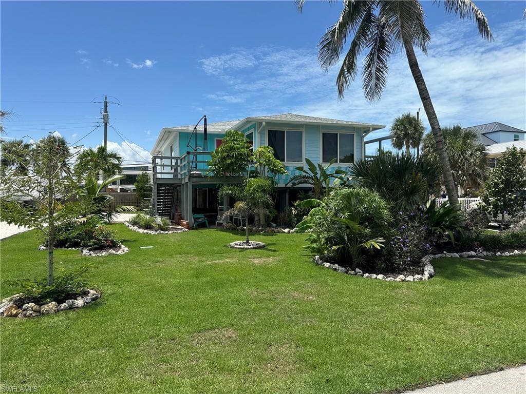 120 Bay Mar Dr, Fort Myers Beach, FL 33931-2