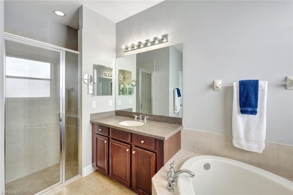 1574 Double Eagle Trl, Naples, FL 34120-20